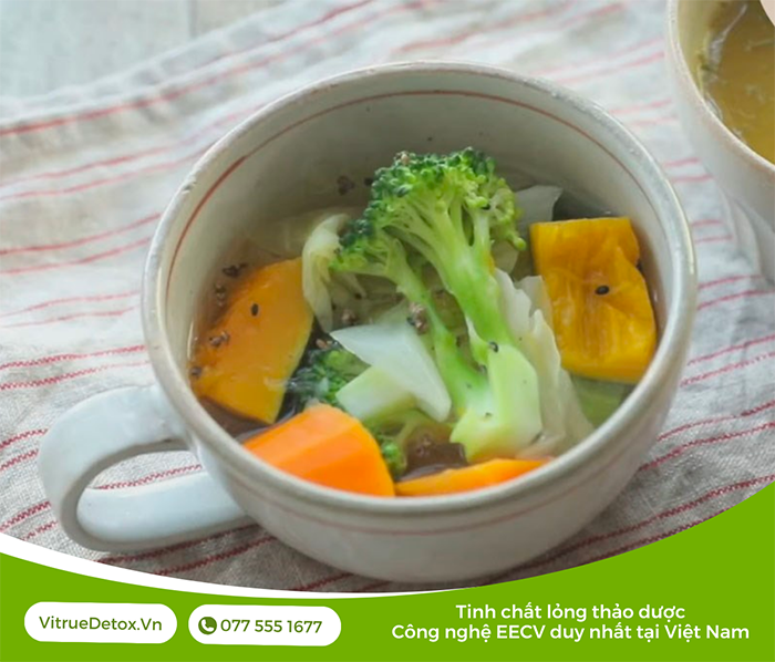 Người bị gout nên ăn thêm canh rau hoặc uống trà thảo dược